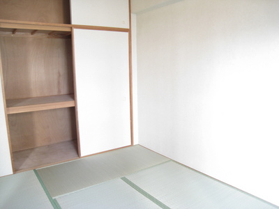 Living and room. It is ideal for futon faction!