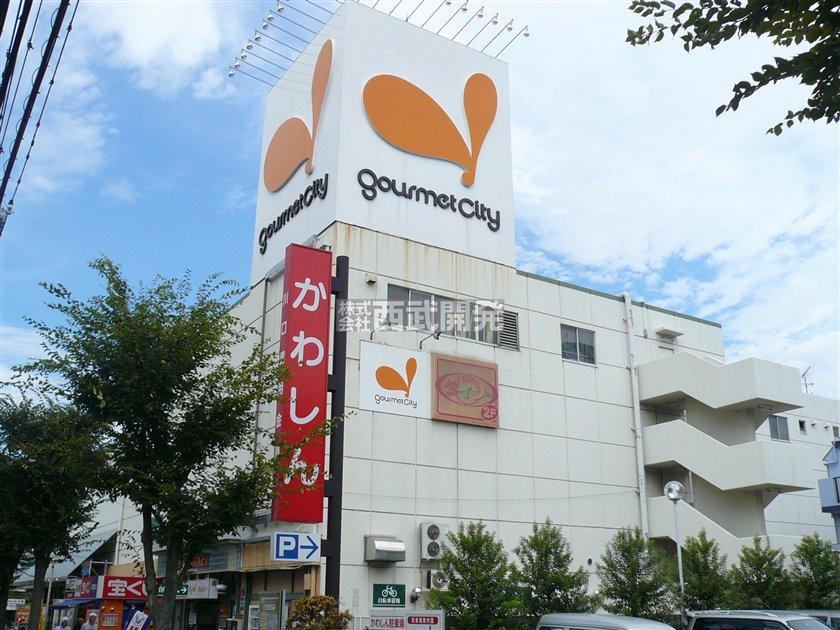 Shopping centre. 1100m to Gourmet City