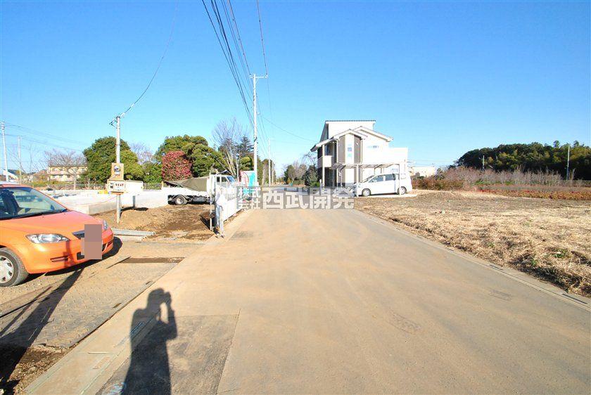 Local photos, including front road. Local (12 May 2013) Shooting