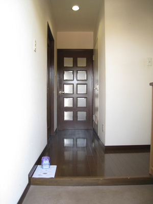 Entrance. Welcome back open the front door and is this image