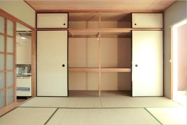 Receipt.  ☆ Plenty of storage ・ Yes type closet ☆ 