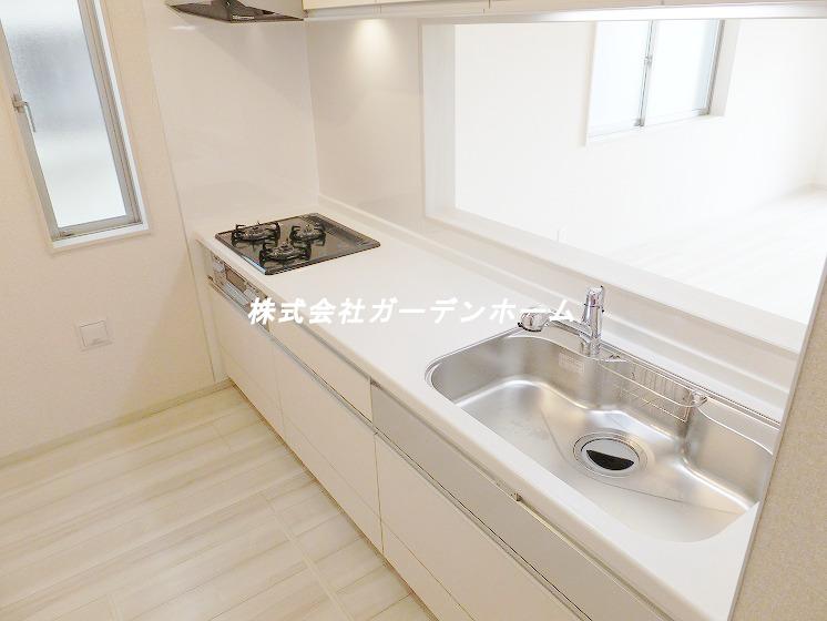 Kitchen. Popular face-to-face is a system kitchen !! to wife