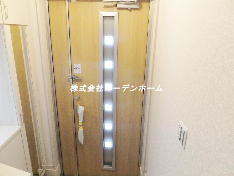 Entrance. Stylish front door welcomes everyone !!