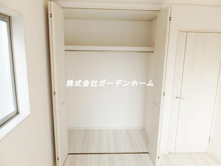 Receipt. Spacious storage space will enter a lot of luggage !!