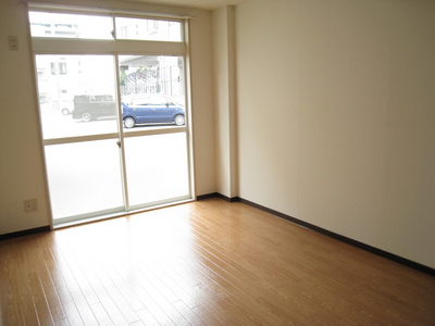 Living and room. Please in the bedroom