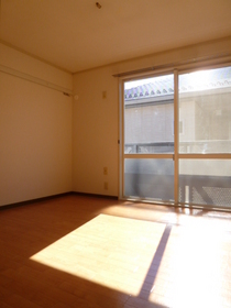 Living and room. It is 6 Pledge of Western-style rooms facing the balcony.