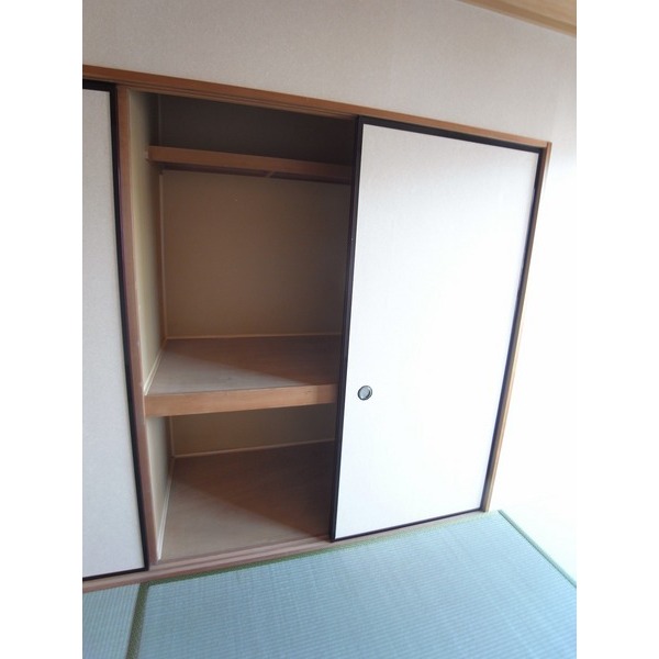 Receipt. Storage of Japanese-style room