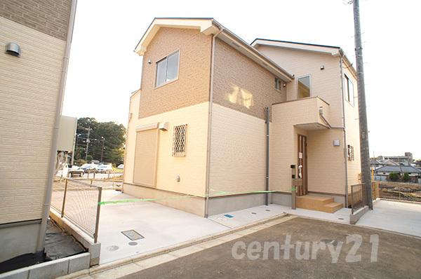 Local appearance photo. Building 2