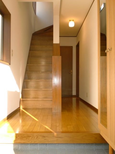 Entrance. A spacious entrance.