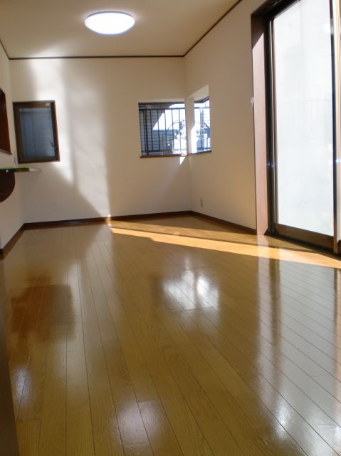 Living and room. Spacious of 16 quires LDK.