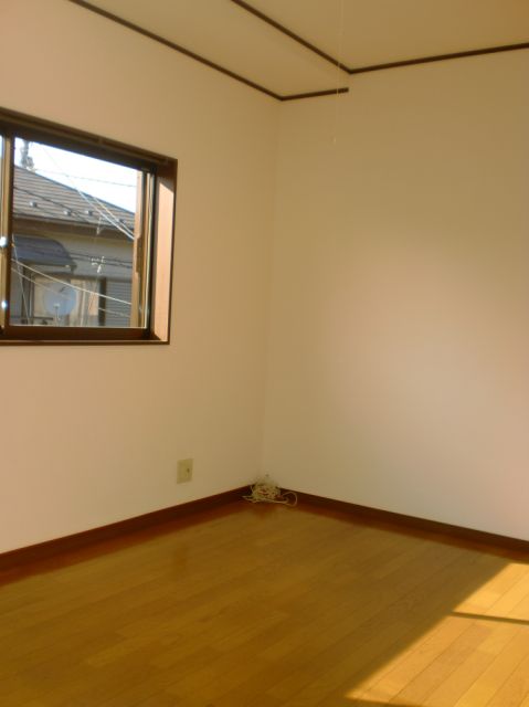 Living and room. Western-style leading to veranda.