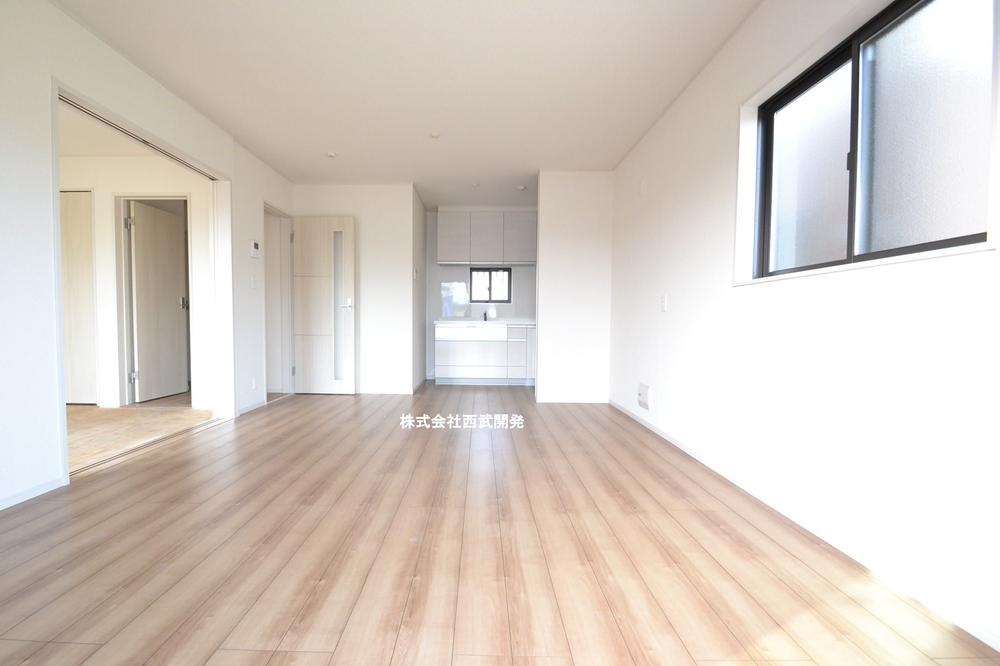 Living.  [living]  Indoor (04 May 2013) Shooting