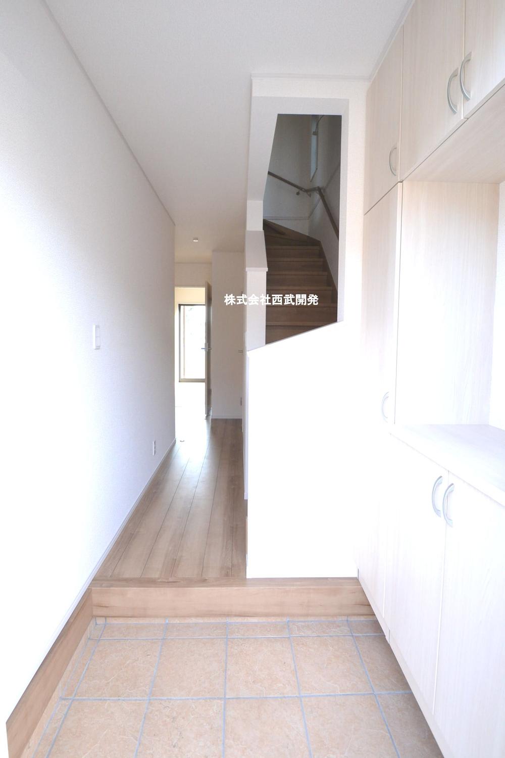 Entrance. Local (04 May 2013) Shooting