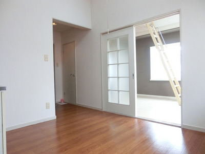 Living and room. Kitchen and living room are bulkhead. You properly