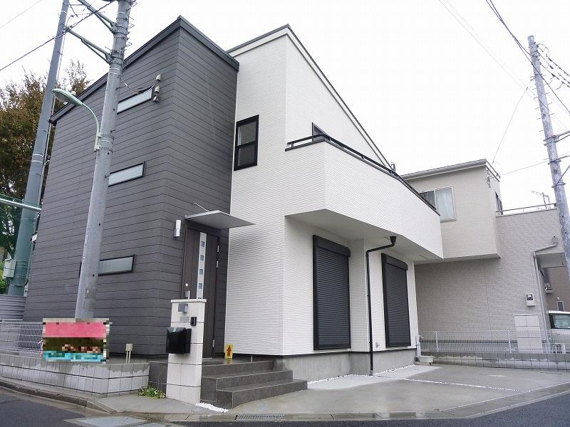 Local photos, including front road. Local (11 May 2013) Shooting