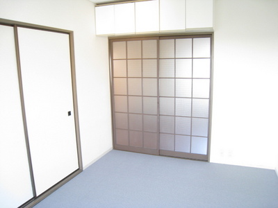 Living and room. You can also use the nursery! 