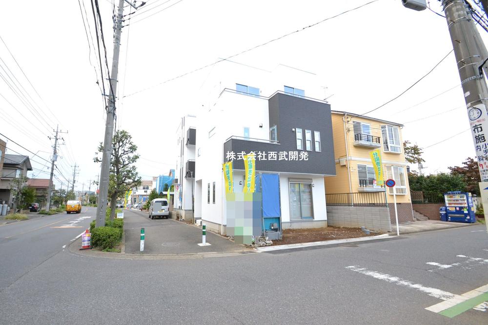 Local photos, including front road. Local (10 May 2013) Shooting