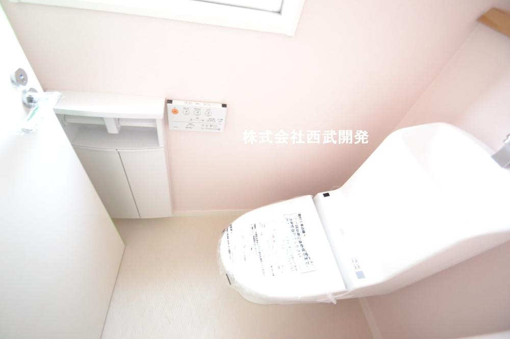 Toilet. Indoor (10 May 2013) Shooting