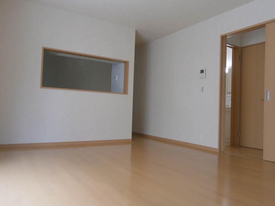 Living. Was building completed. Such as the actual image from per yang, We have to wait all the time so you can see directly. 