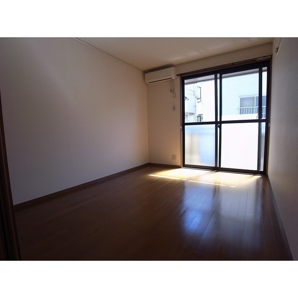 Living and room. The room is bright