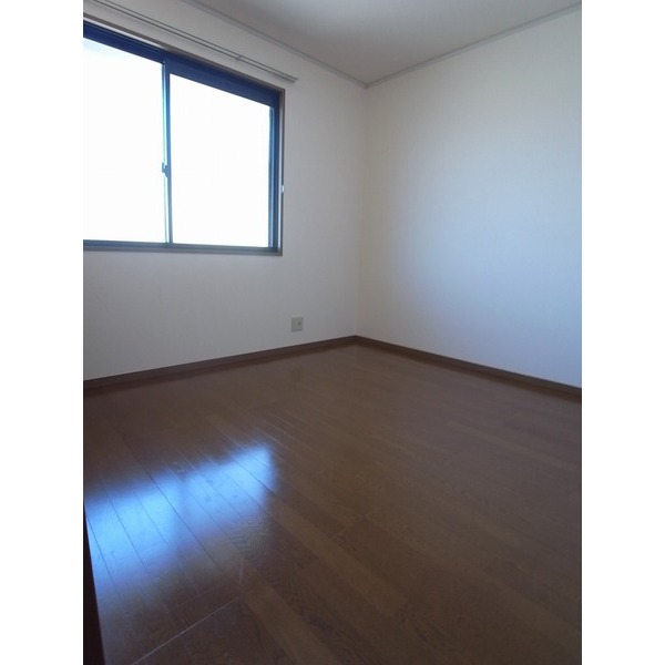 Living and room. North Western-style 4.5 Pledge