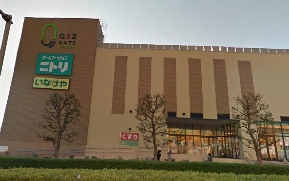 Shopping centre. 1557m to quiz gate Urawa