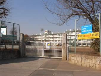 Junior high school. 2163m to Saitama City three-chamber junior high school