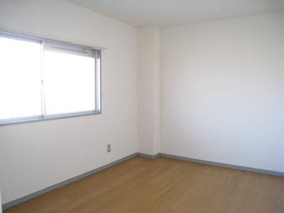 Living and room. Independent Western-style We to study in! 