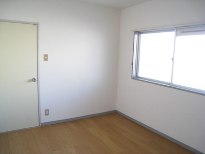 Living and room. Please in the bedroom in the independent Western-style! 