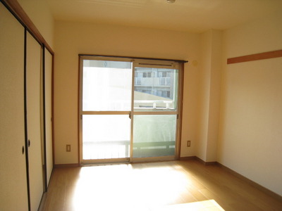 Living and room. Ideal for children's room! 