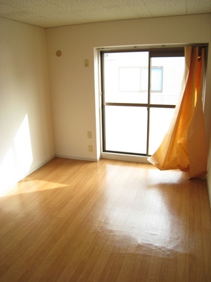 Living and room. Bright Western-style facing the balcony