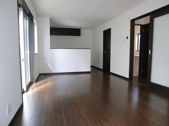 Same specifications photos (living)