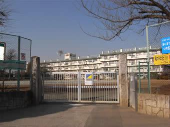 Primary school. 1200m to Saitama City three-chamber Elementary School