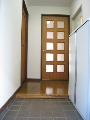 Entrance. Welcome back open the front door and is this image