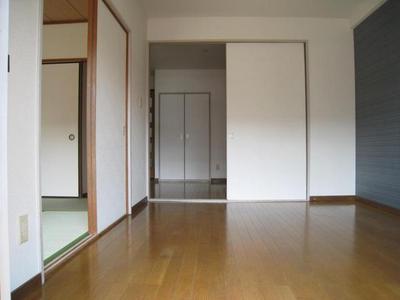 Living and room. A little bold accent Cross ☆ There is to design renovation