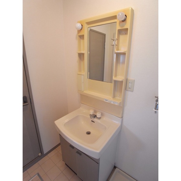 Washroom. Independent wash basin