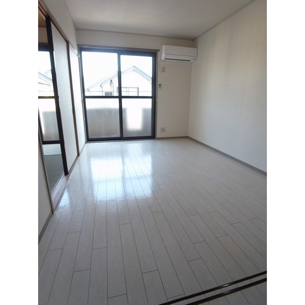 Living and room. South Western-style 6 Pledge