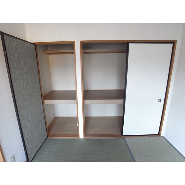 Receipt. Storage of Japanese-style room