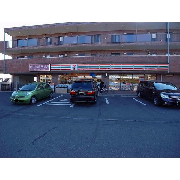 Convenience store. Seven-Eleven Saitama Matsuki 2-chome up (convenience store) 578m