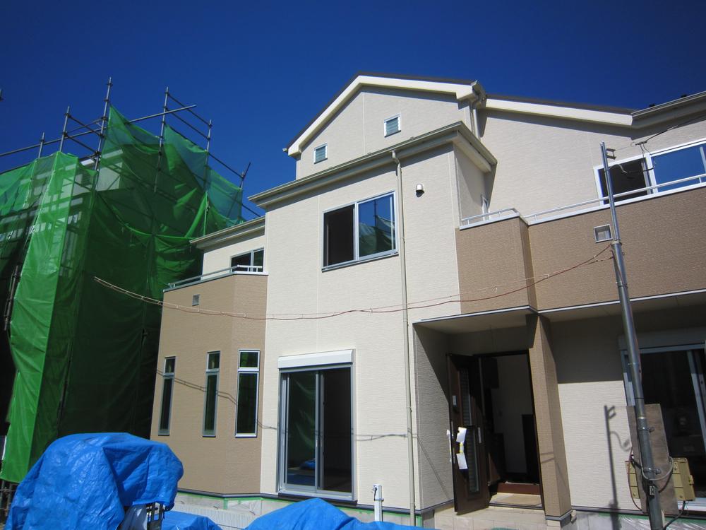 Local appearance photo. 32 Building appearance