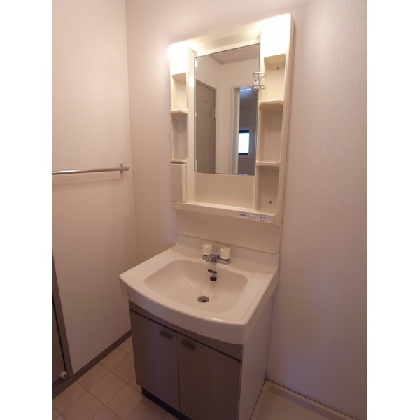 Washroom. Independent wash basin