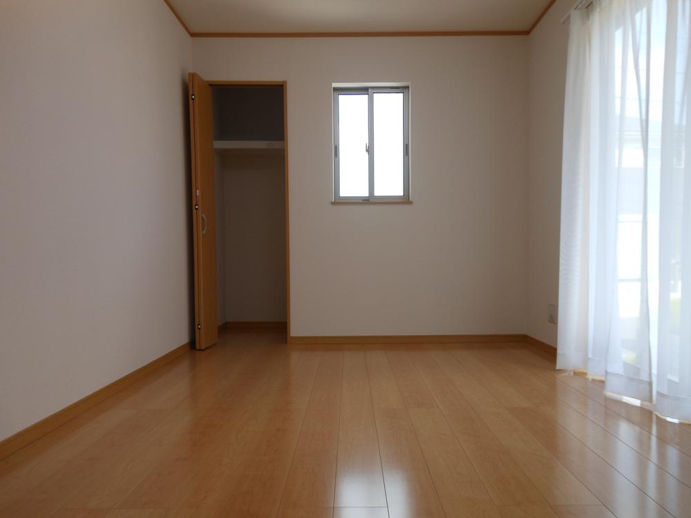 Same specifications photos (Other introspection). There each room closet