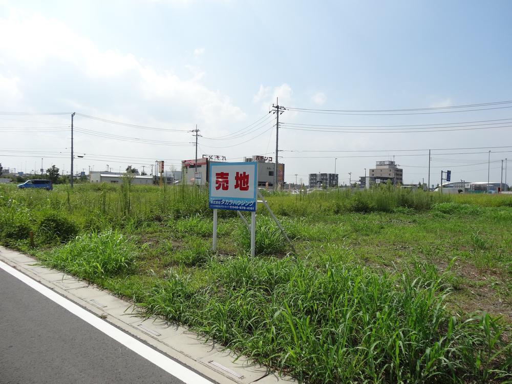 Local photos, including front road. Local (August 2013) Shooting From local, including front road West direction