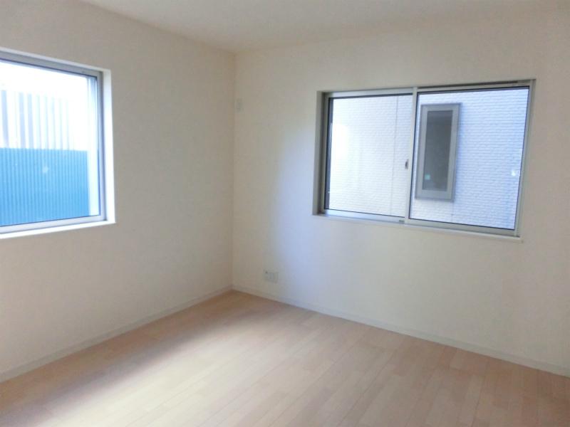 Non-living room. Indoor (12 May 2013) Shooting