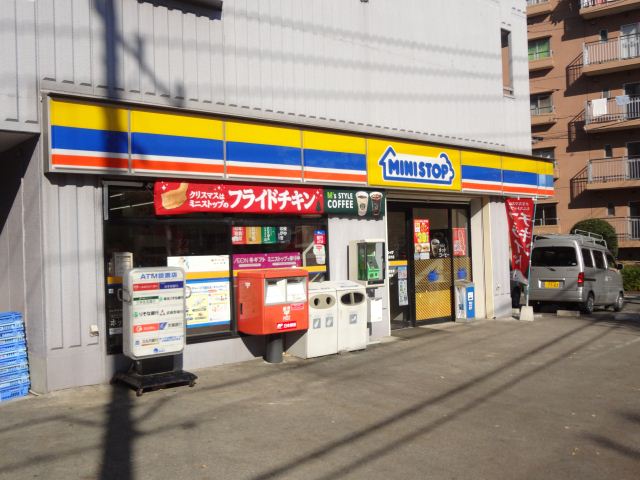 Convenience store. 50m to MINISTOP (convenience store)