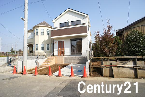 Local photos, including front road. 11 / 18 shooting