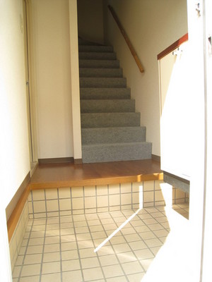 Entrance. Spacious entrance! Shimae a lot of shoes