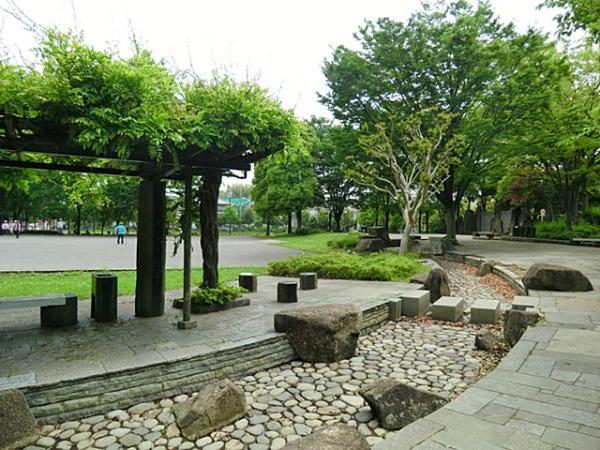 park. 630m to pine Shibakoen