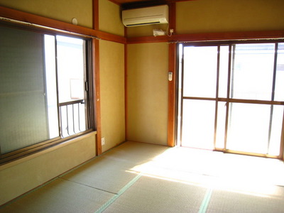 Living and room. Day in the corner room ◎