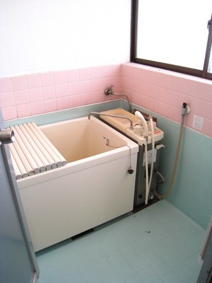 Bath. Ventilation in there windows in the bath ◎